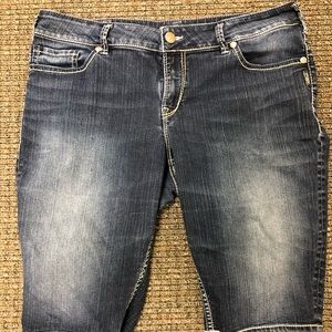 Women’s Silver Suki Bermuda Capris